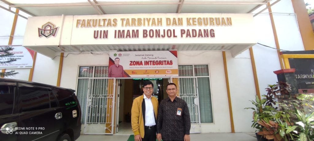 kunjungannya, Dr. Mumtazul Fikri diterima langsung oleh Wakil Dekan III Bidang Kemahasiswaan dan Kerjasama FTK UIN Imam Bonjol Padang, Dr. Sermal Pohan, M.Pd