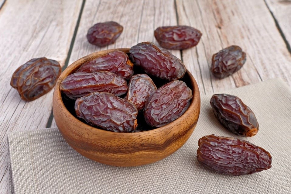 Cemilan diet vegan kurma dan mentega almond
