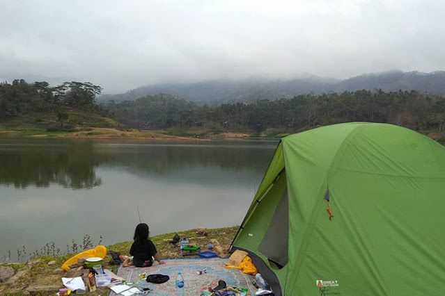Camping di Waduk Sermo