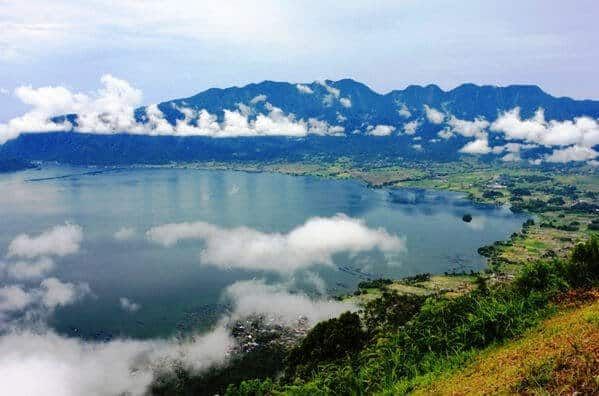 Puncak Lawang Bukittinggi Spot Terbaik Menikmati Danau Maninjau