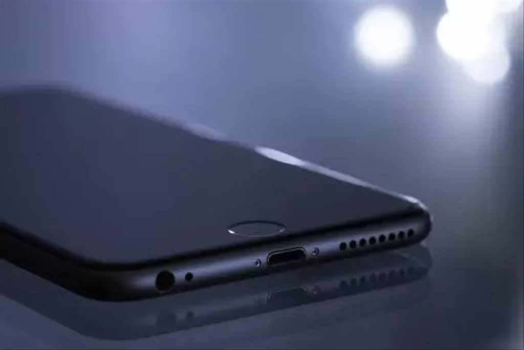 Cara Mengatasi Speaker HP Kemasukan Air Taruh dalam Beras